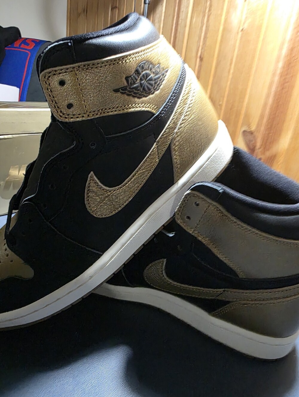 Jordan 1 High Black & Gold Men's High-Top Sneakers Size 10m. - Picture 2 of 7